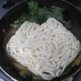 すき焼きの残りで簡単 具たくさん煮込みうどん レシピ 作り方 By エリ 二児のママ 楽天レシピ すき焼きの残りで簡単 具たくさん煮込みうどん レシピ 作り方 By エリ 二児のママ 楽天レシピ